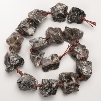 Mărgele de topaz fumuriu, piatră naturală neprelucrată, montate pe un șnur, dimensiune 25x27 mm ±, lungime 42 cm ±