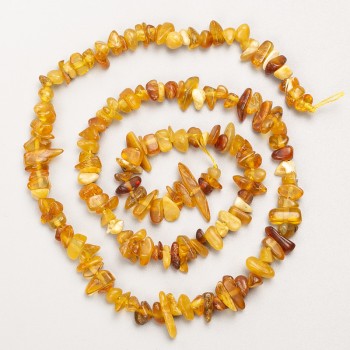 Mărgele de chihlimbar mărunțite pe șnur, diametrul 5x2 mm, lungime 40 cm