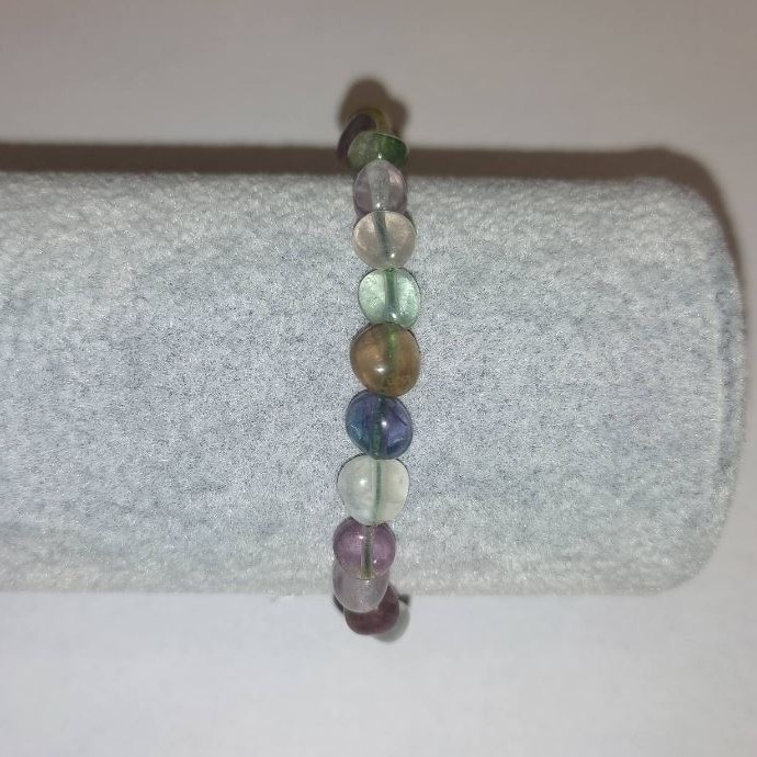 Brățară din fluororit natural fațetată, diametru aproximativ 7x9 mm +/-, pe elastic, lungime 18 cm+