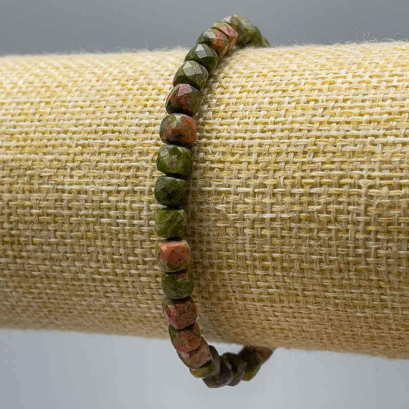 Brățară din jasper, heliotrop și unakita, piatră naturală, cuburi tăiate facetate, diametrul aproximativ 5 mm, lungime 18 cm (elastic)