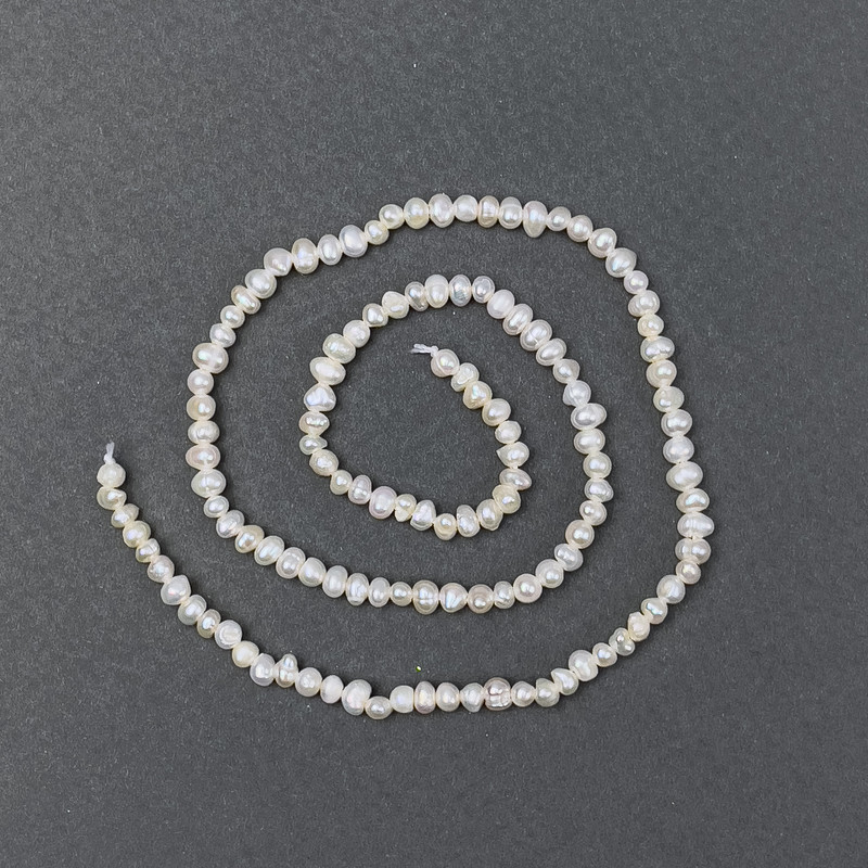 Perle de râu ovale pe fir, diametrul 4x3 mm, lungime aproximativă 36 cm