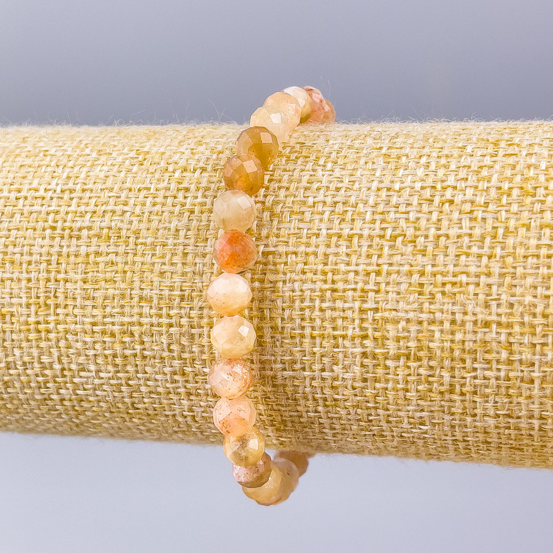 Brățară din selenit, piatră naturală, mărgele tăiate, diametru 6 mm ±, lungime 18 cm (elastic)