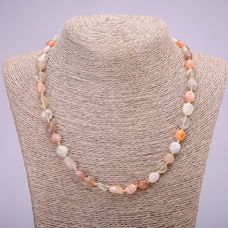 Colier din selenit natural, șlefuit, diametrul 7–9 mm, lungime 48 cm