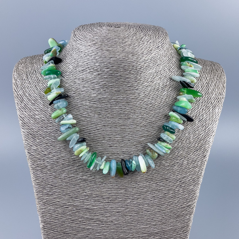 Colier din piatră naturală, asortiment de fragmente mici «Ac», diametrul 20×4–10×3 mm, lungime 50 cm +