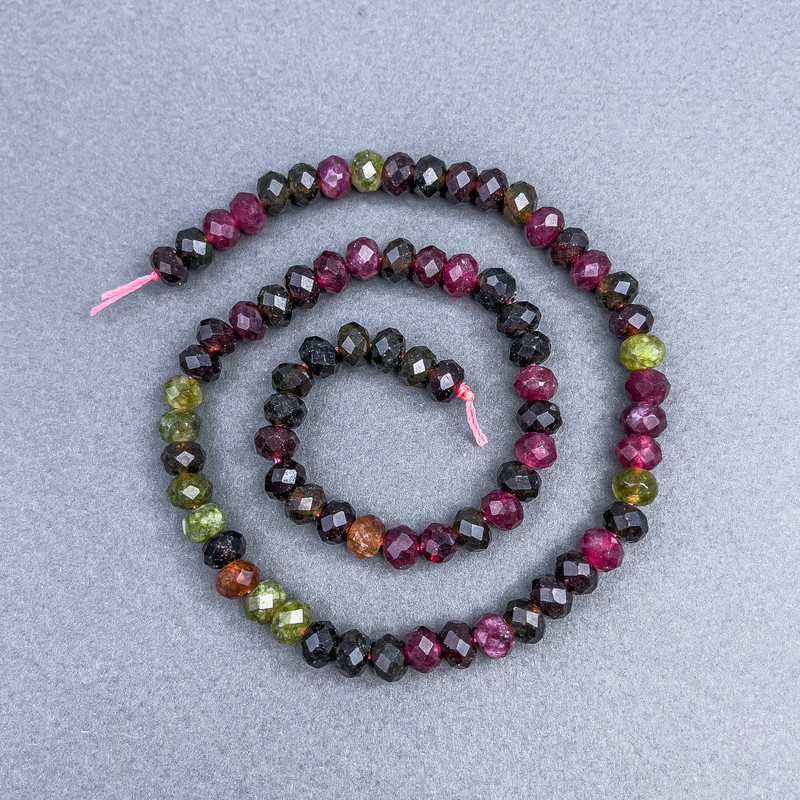 Mărgele din turmalin, piatră naturală, tăiate în rondel facetat, diametrul 6×4,5 mm ±, pe șnur, lungime 36 cm+