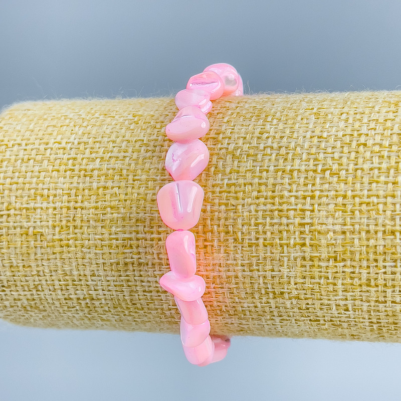 Brățară din sidef roz, fațetată, diametrul 8x6 mm ±, lungime 18 cm (elastică)