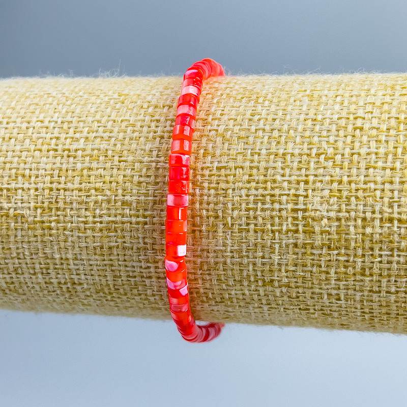 Brățară din sidef roșu tonat, mărgele disc, diametrul 4×2 mm, lungime 18 cm (elastic)