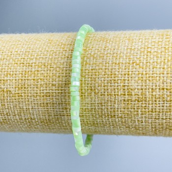 Brățară din sidef nuanțat verde deschis, discuri 4×2 mm, lungime 18 cm (elastică)