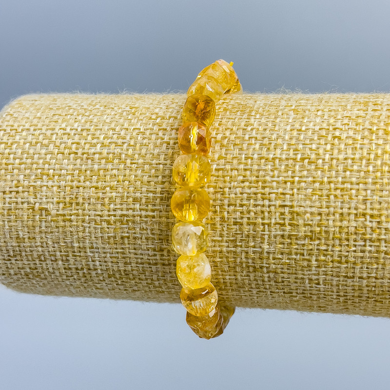 Brățară cu citrin, piatră naturală tăiată în cub, 7x7 mm, lungime 18 cm (elastic)