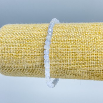 Brățară din agat albastru (chalcedon albastru), cu cuburi tăiate, diametrul 4x4 mm, lungime 18 cm (pe elastic)