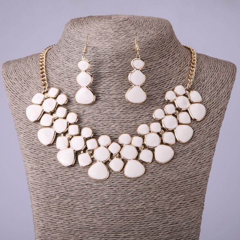 Set colier și cercei cu email alb, lungime 46-52 cm