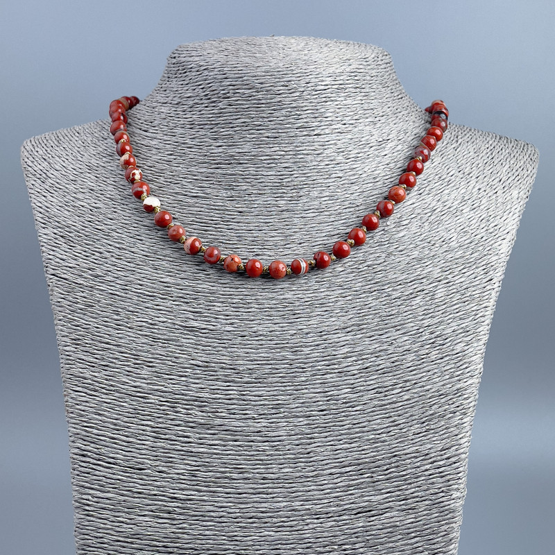 Colier din jasper roșu, bile netede, diametru aproximativ 6 mm, lungime 48 cm