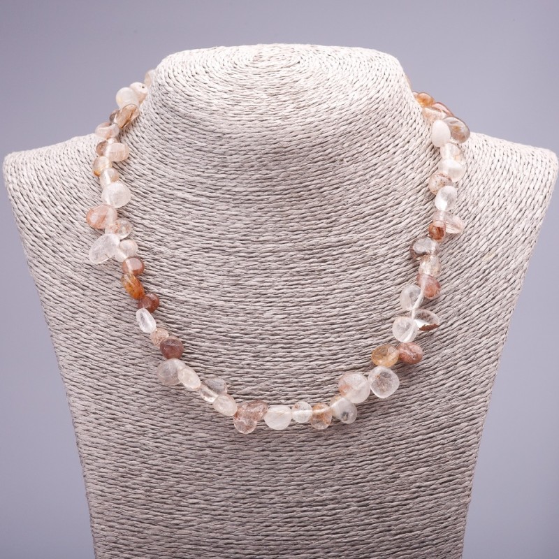 Colier din cuarț rutilit caramel, tăietură facetată în formă de fluture, diametrul 8–10 mm, lungime 46 cm