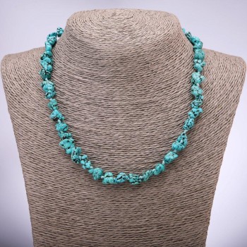 Colier «Turcoaz» (howlit) fațetat, diametrul de aproximativ 10 mm, lungime 45 cm