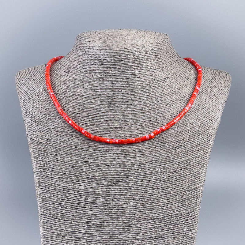 Colier-choker din sidef natural roșu aprins, rondele netede, diametru 4×2 mm, lungime 48 cm