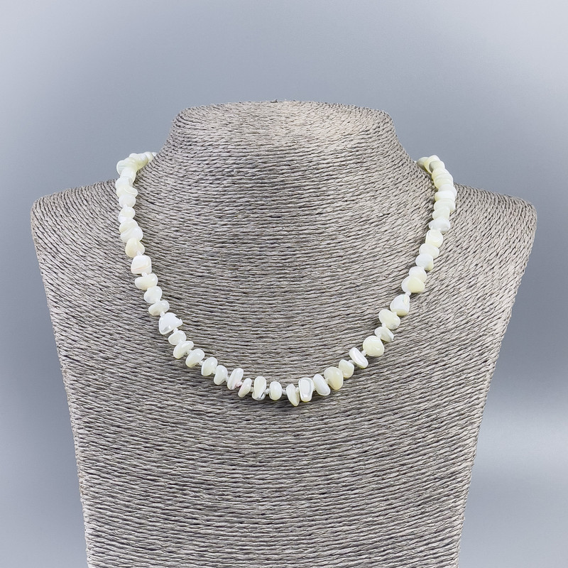 Colier din sidef natural (tonat) alb lăptos, granule de 8 mm, lungime 50 cm