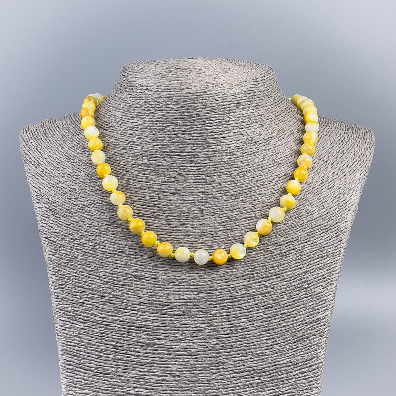 Colier din sidef natural tonat, mărgele netede alb-galbene, diametru 8 mm, lungime 50 cm