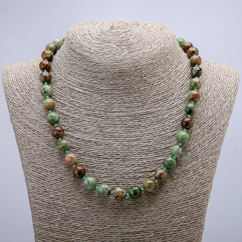 Colier din jasper verde, bile netede, diametru aproximativ 10 mm, lungime 46 cm