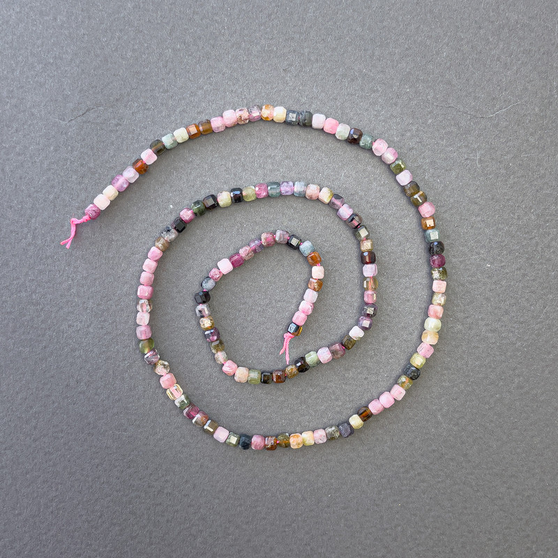 Perle cubice pe șnur Turmalin, asortiment de piatră naturală, diametrul 2,8×2,8 mm, lungime 40 cm