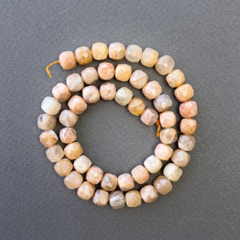 Mărgele din selenit, piatră naturală, cuburi tăiate, diametrul 7,5×7,5 mm, lungime 39 cm, pe fir