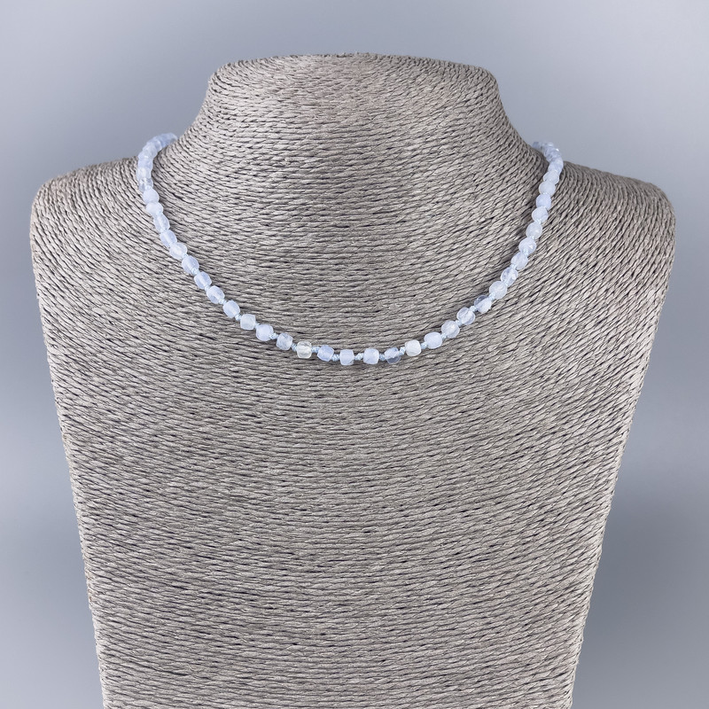 Colier din agat (chalcedon albastru) cu cuburi tăiate, diametru 4×4 mm, lungime 51 cm