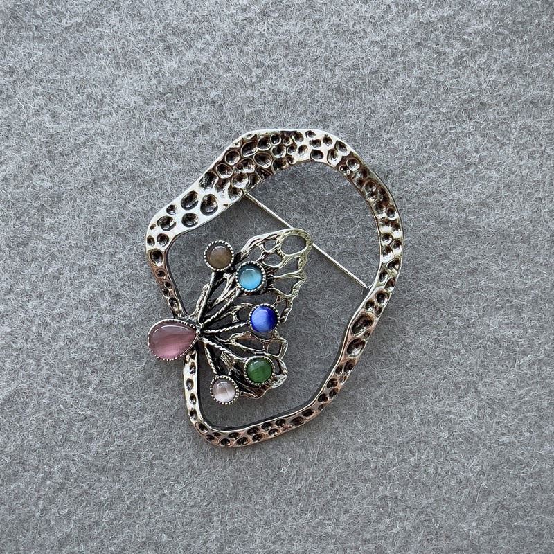 Broșă Fluture cu ochi de pisică multicolor, metal argintiu 55x43mm+