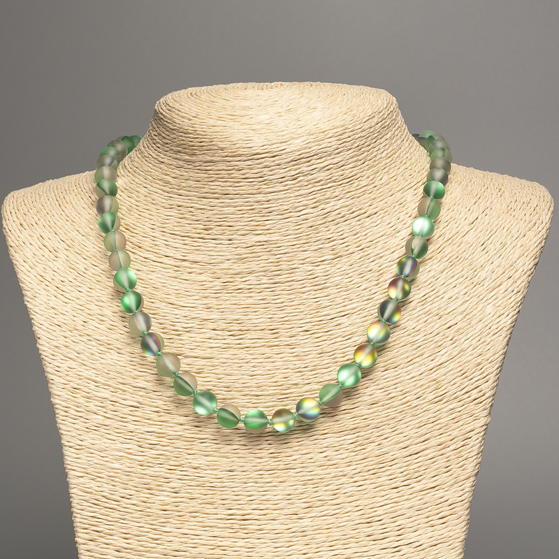 Colier din sticlă opal verde mat cu bile netede, diametrul 8 mm, lungime 49 cm