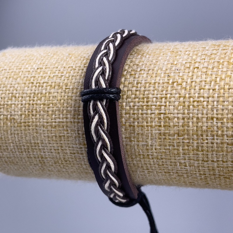 Brățară, lungime 18-25 cm, grosime 12 mm, piele ecologică, culoare maro, cu închizătoare reglabilă