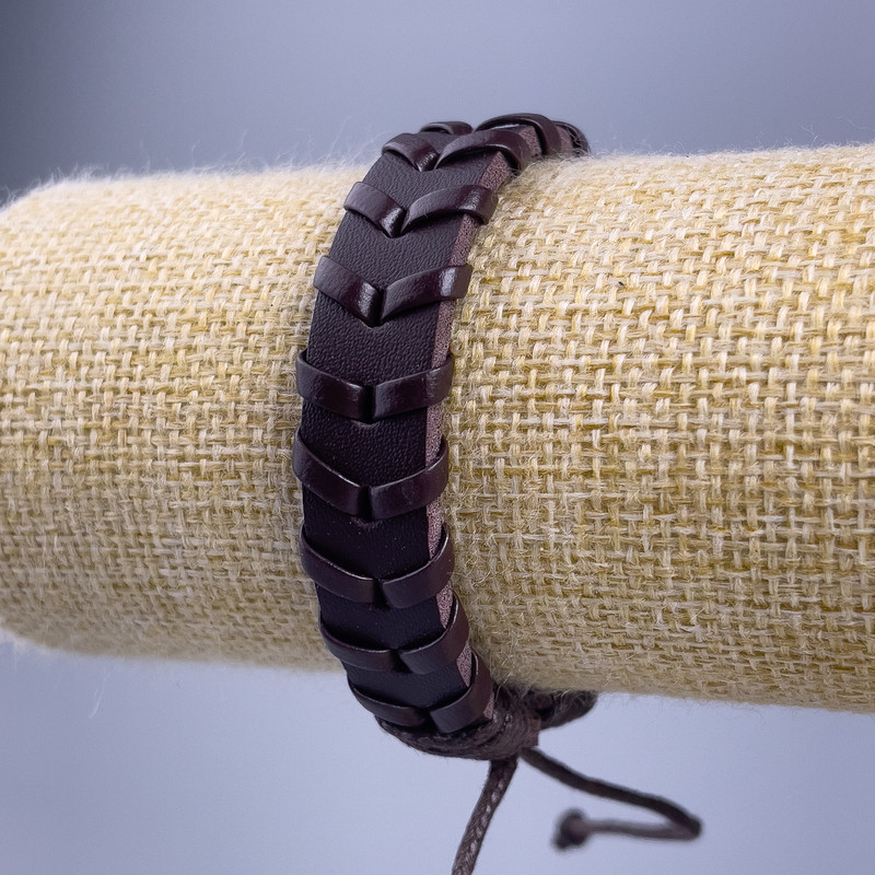 Brățară, lungime 18–25 cm, grosime 13 mm, piele ecologică, culoare maro, cu închidere reglabilă