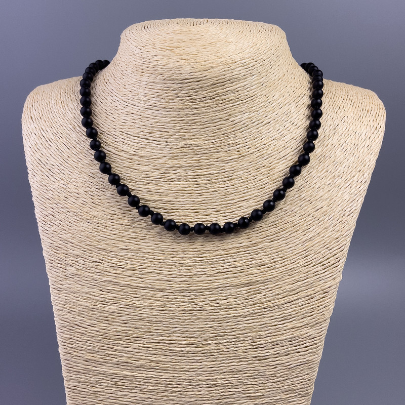 Colier cu șungit sintetic, bile netede, diametrul 6 mm ±, lungime 49 cm ±
