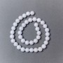 Mărgele din agat alb (presat) — sferice netede, diametrul 10 mm, lungime aproximativă 40 cm, pe fir