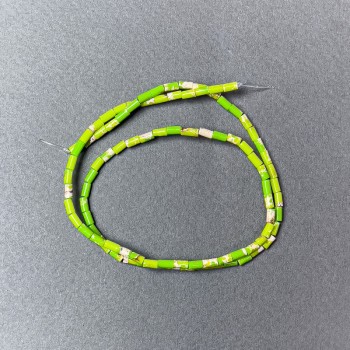 Mărgele de varizit verde salată, tăiate, diametrul 2×4 mm, lungime 38 cm, pe fir