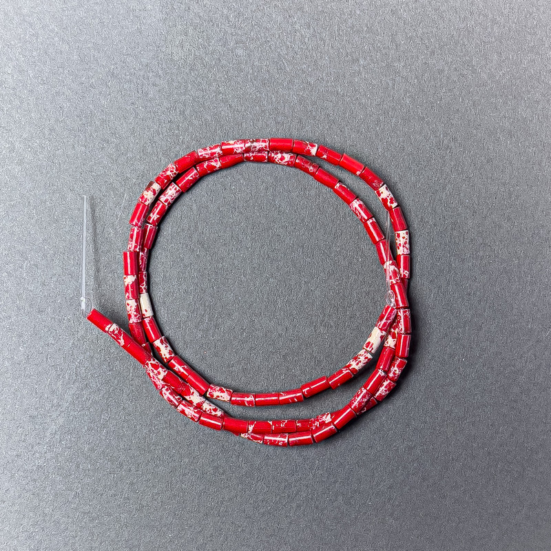 Mărgele de varizit roșu (presat), tăietură, diametrul 2x4 mm, lungime 38 cm, pe fir