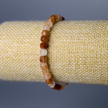Brățară din carneol, piatră naturală tăiată în cuburi, diametrul cuburilor de 5 mm, lungime 18 cm (elastic)