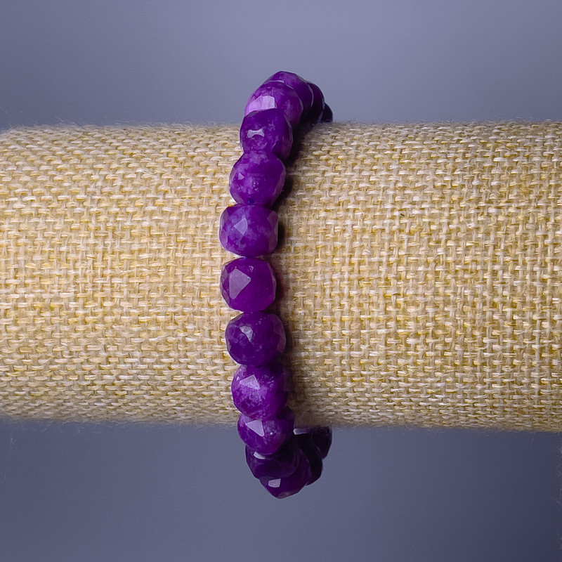 Brățară din sugilit, piatră naturală, cuburi tăiate, diametru 9 mm, lungime 18 cm (elastic)