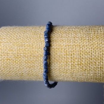 Brățară din coral buretos, piatră naturală, cuburi fațetate, diametrul 4 mm, lungime 18 cm (elastic)