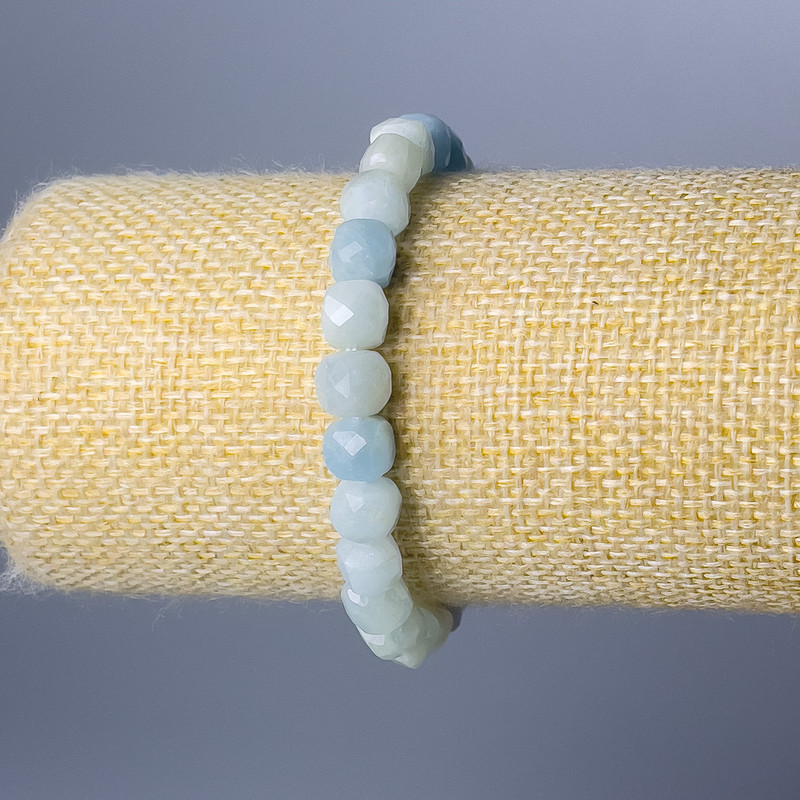 Brățară cu acvamarin, cuburi fațetate, diametru 7 mm (+/-), lungime 18 cm (elastic)