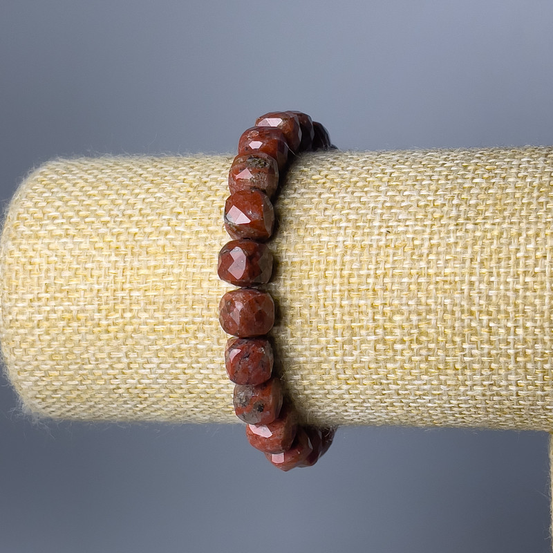 Brățară cu jasper roșu natural, piatră tăiată în formă de cub, diametrul 8,5 mm, lungime 18 cm (elastic) 