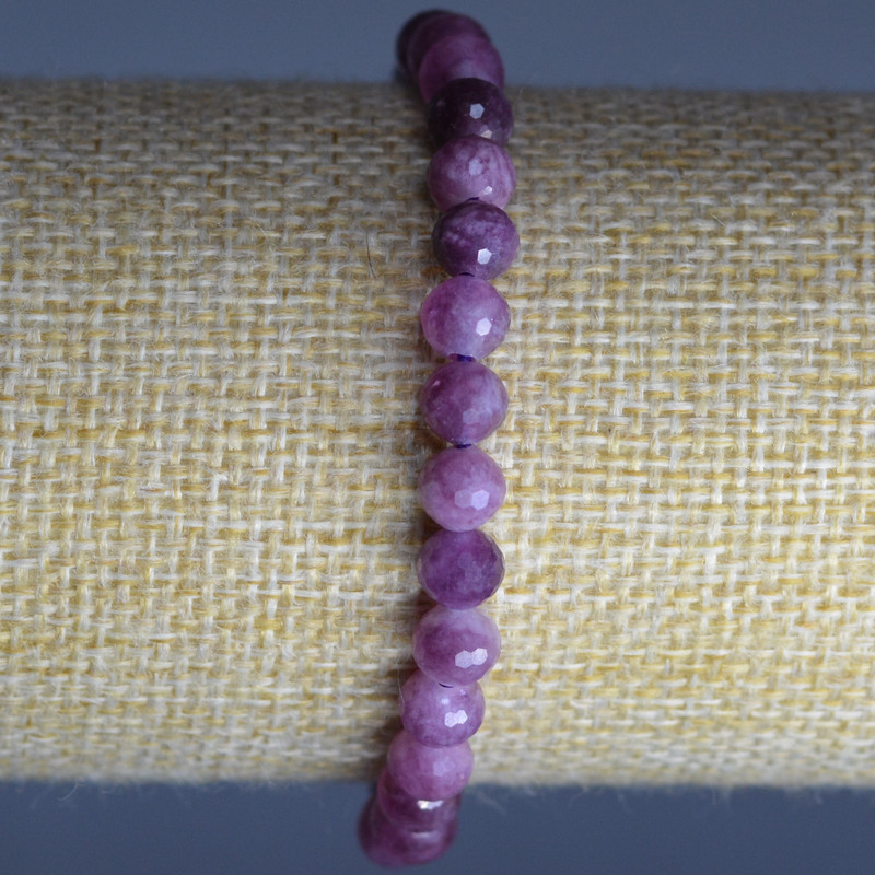 Brățară cu rubelit de turmalin – piatră naturală, mărgele facetate, diametru 6 mm, lungime 18 cm (elastic)