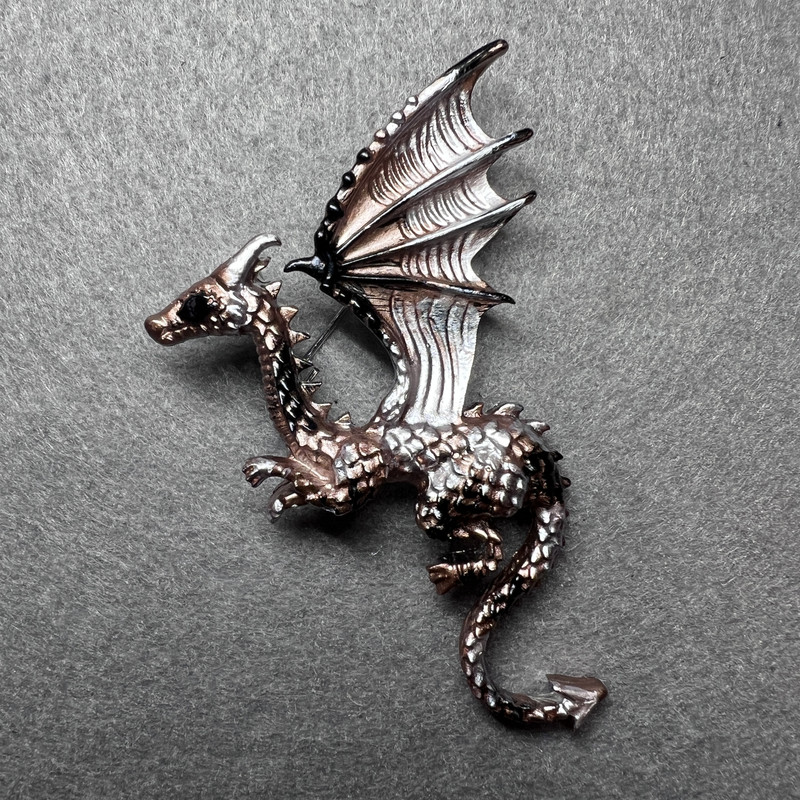 Broșă Dragon, bronz mat și email negru, metal argintiu 42×66 mm