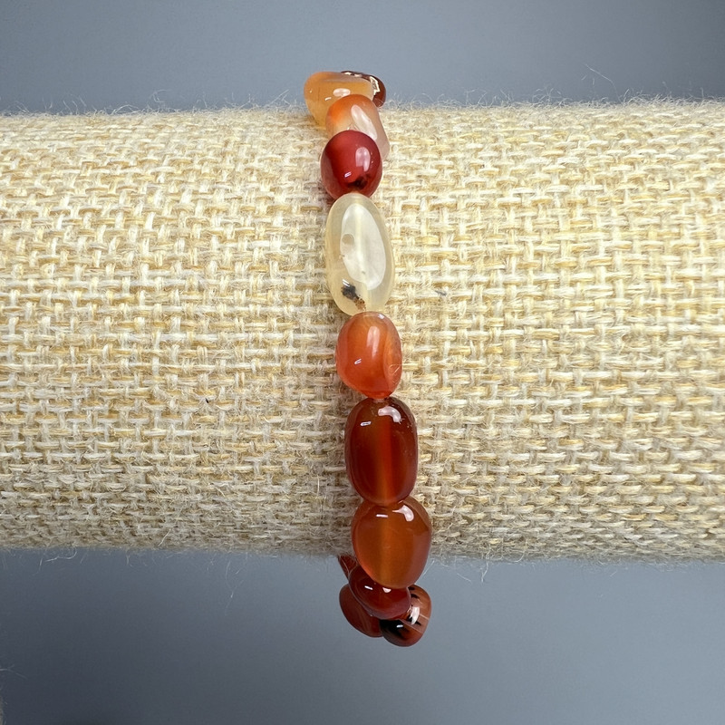 Brățară din carneol natural, fațetată, diametru 7×12 mm, lungime 18 cm (elastică)