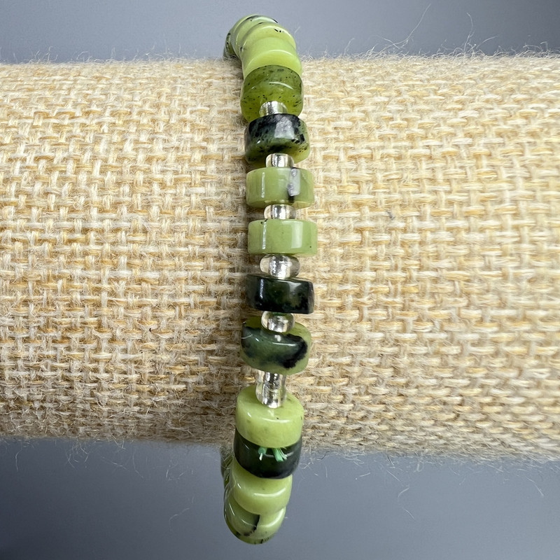 Brățară din jadeit canadian, piatră naturală, discuri plate, diametrul 6x3 mm, lungime 18 cm (pe elastic) cu mărgele