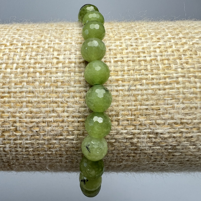 Brățară din jadeit canadian, piatră naturală, mărgele facetate, diametrul 6 mm, lungime 18 cm, pe elastic