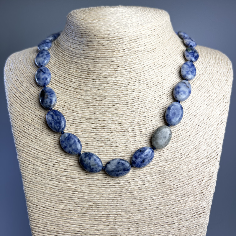 Colier din sodalit, piatră naturală, formă ovală, mărimea 13×18×6 mm, lungime 49 cm +