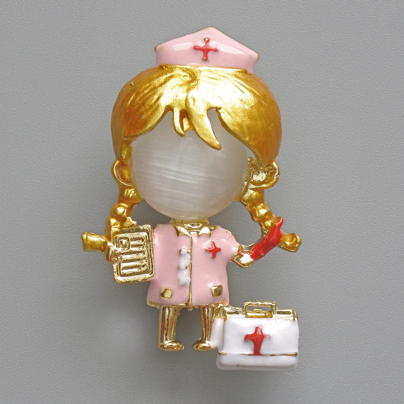 Broșă-colier Asistentă medicală, ochi de pisică alb, email roz și alb, metal auriu 23×36 mm
