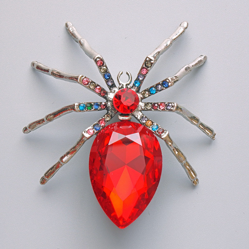 Broșă-pendulă păianjen, cristal roșu, strasuri colorate, metal argintiu 56×64 mm