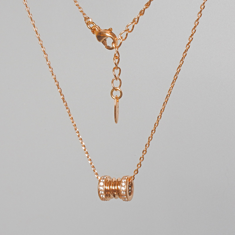 Lănțișor Xuping cu pandantiv din strasuri albe, diametrul 9x7 mm, lungimea 40-45 cm, grosimea 1 mm