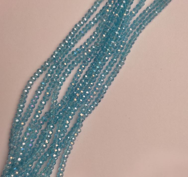 Mărgele din cristal ceh pe fir, albastru deschis cu reflexe de benzină, tăiate în rondeluri, diametrul 3,5×2,5 mm, lungimea 38 cm