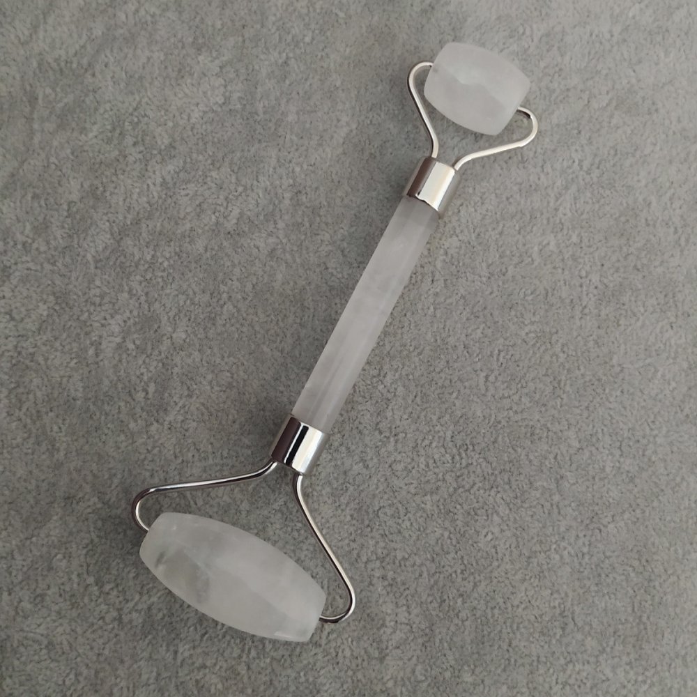 Masajer din cristal, cu două fețe, lungime 14,5 cm, metal argintiu