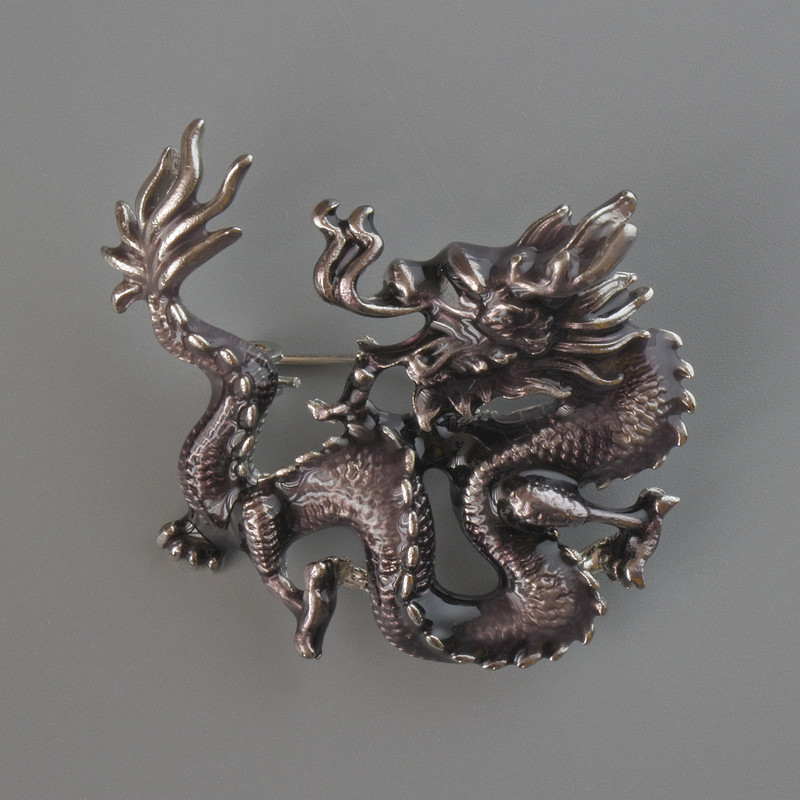 Broșă–pendul Dragon cu email maro, metal argintiu 44×37 mm